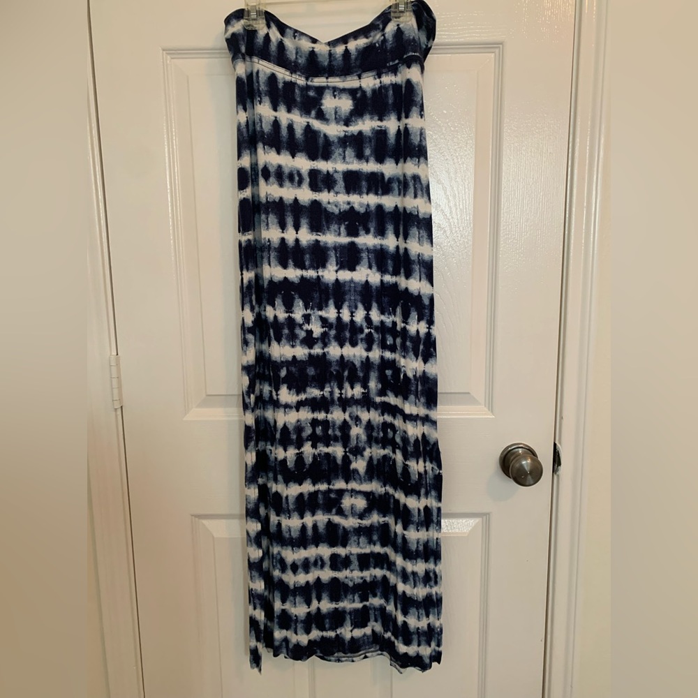 Long skirt with little slit.
